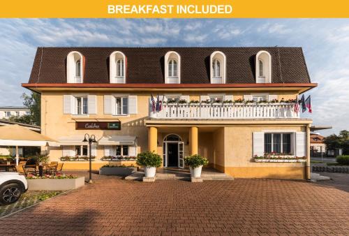 Suchdol Hotel | Prague Hotel Carl Inn restaurant & Free Parking
