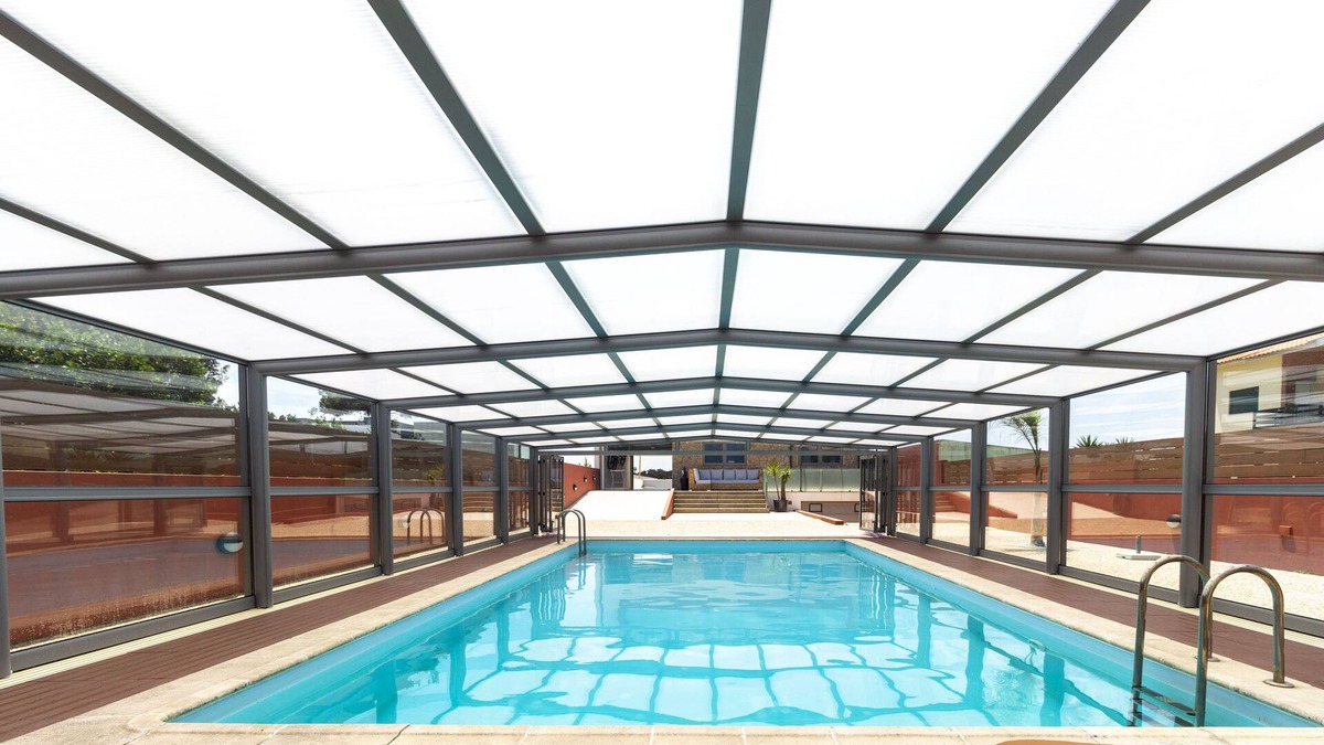 Torreira House | PRAIA DA TORREIRA - Indoor pool with hot water all year round.