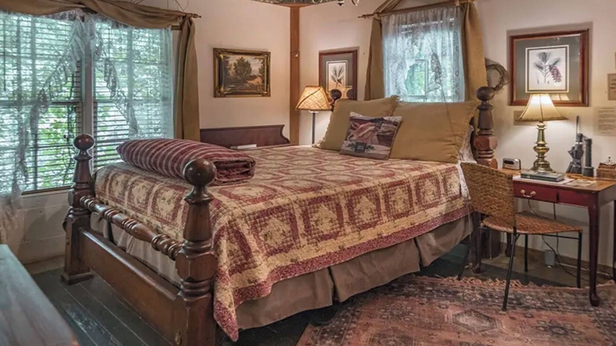 Glen Rose House | Prairie House. River Cabin. Sleeps 8