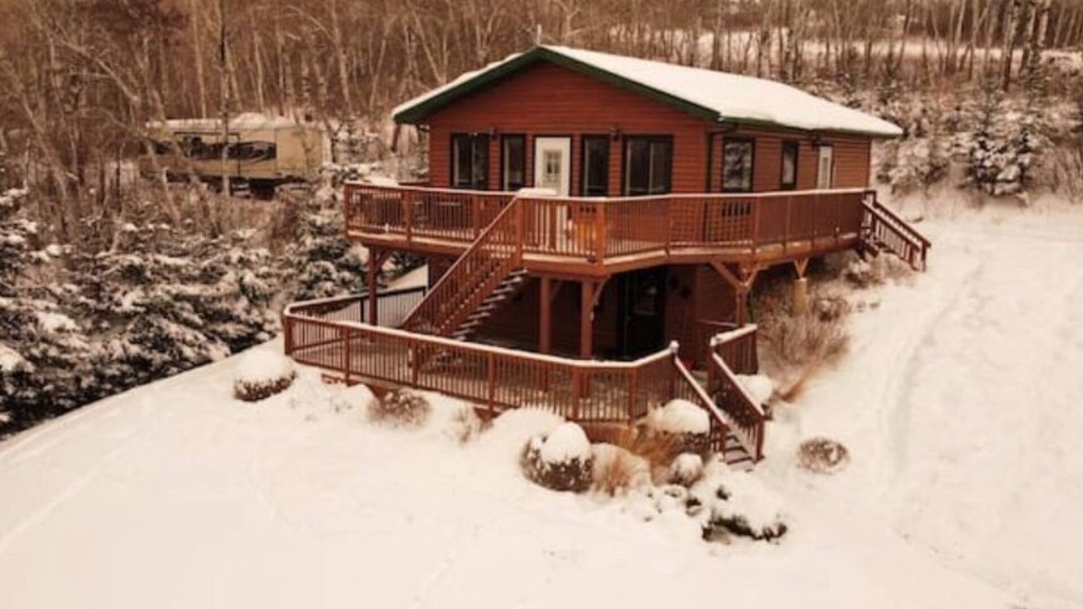 Division No. 16 Cabin | Prairie lake house