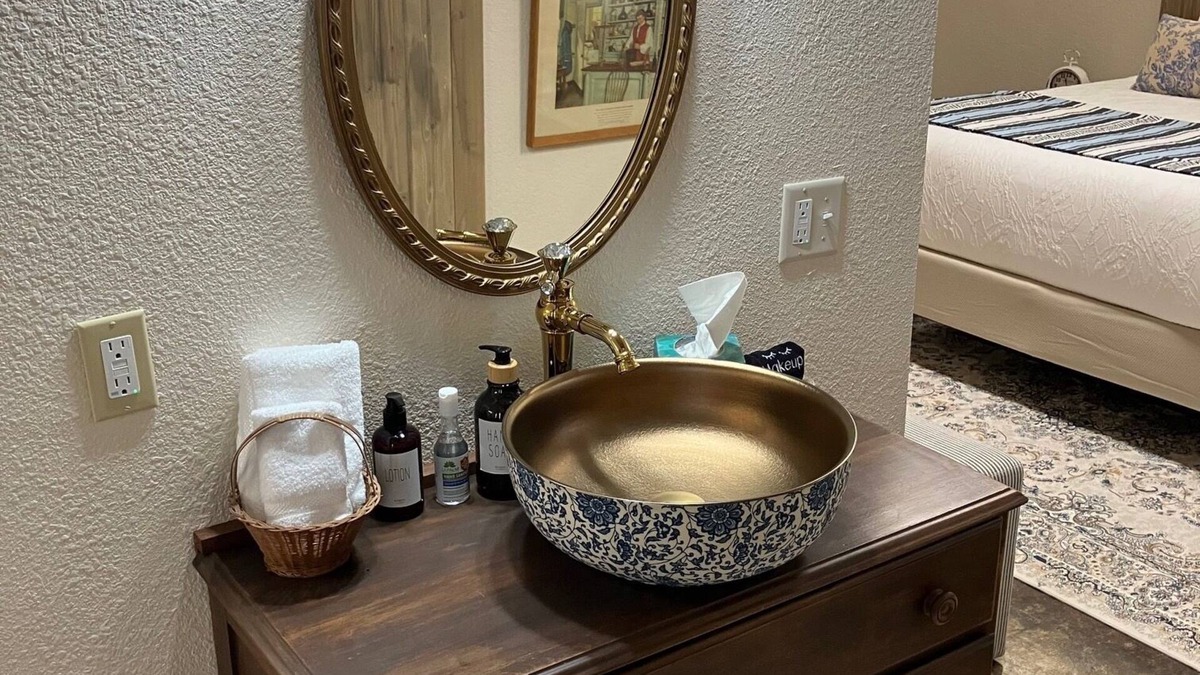 Wa Keeney Hotel | Prairie Rose Inn