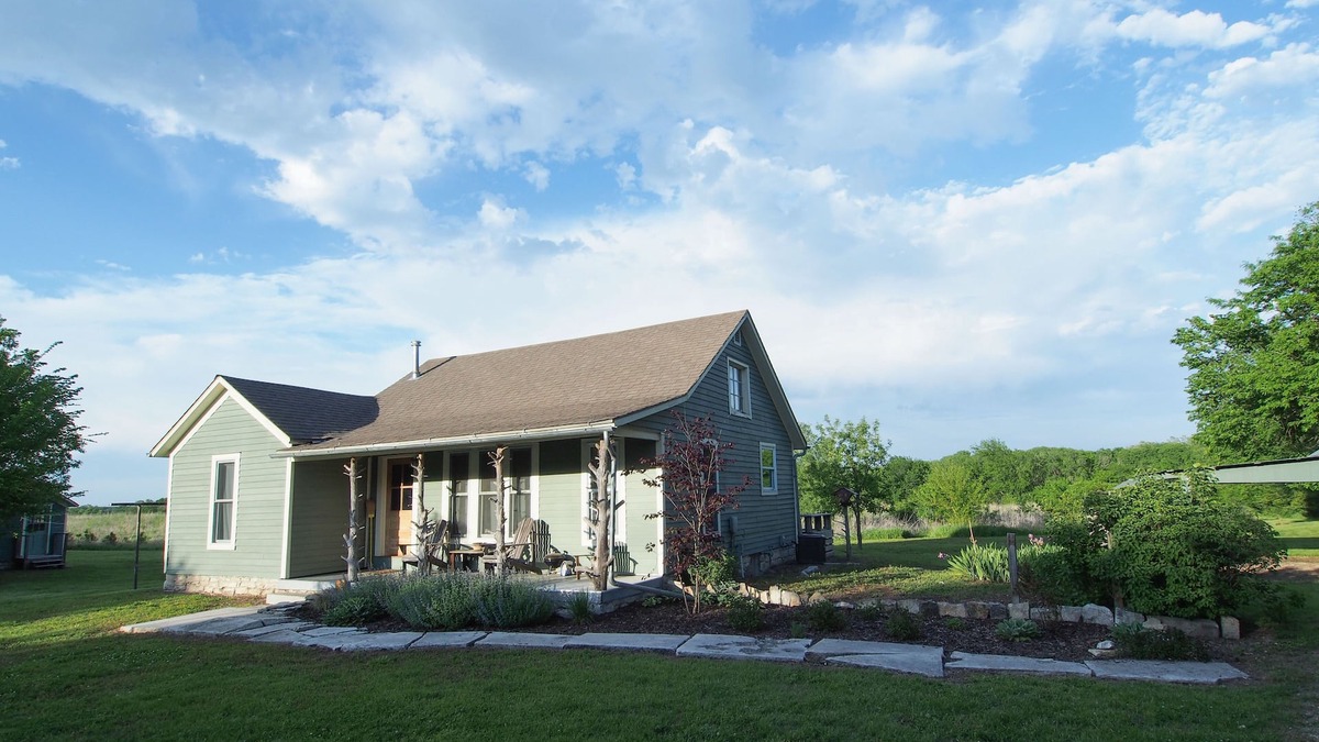 Matfield Green Cottage | Prairieside Cottage: Charming Private Property Nestled In The Flint Hills