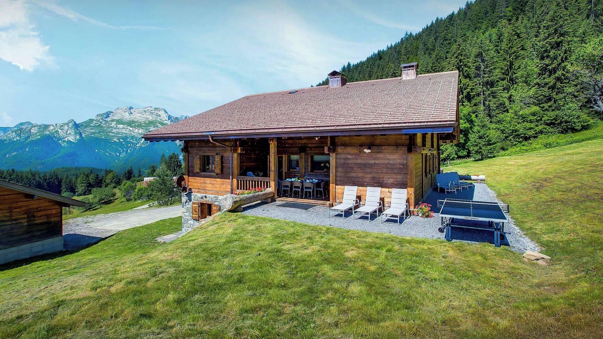 Manigod Ski Chalet | Pralor Le Nova - luxury ski chalet for 8, hot tub & views - OVO Network