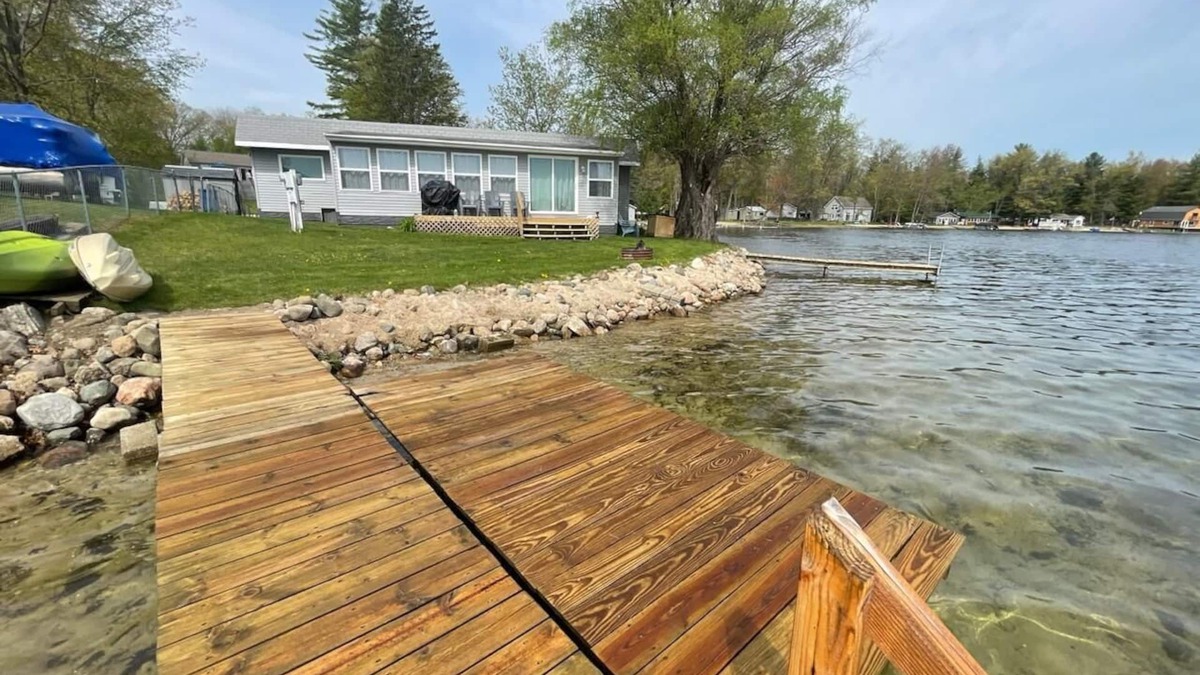 Gladwin House | Pratt Lake Peninsula: Beach Days, Dock Jumps, and Bonfires—Your Summer Escape