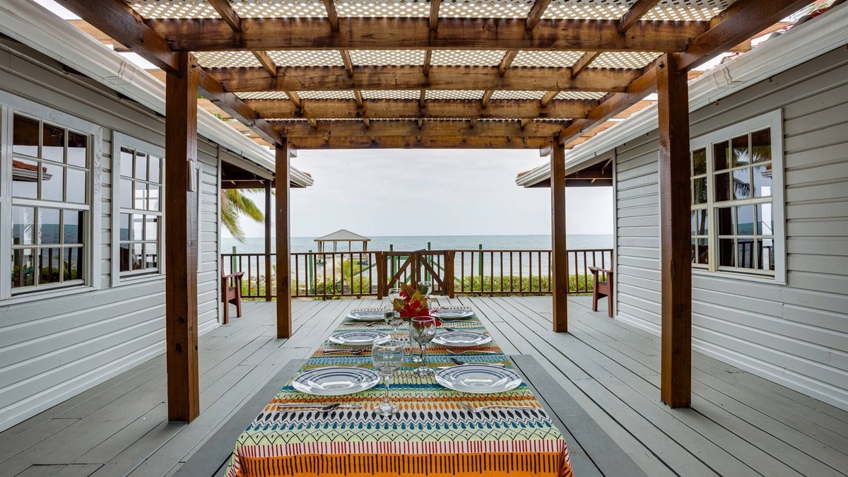 Surfside House | Praya-Beachfront-Family Vacation-Stunning Views