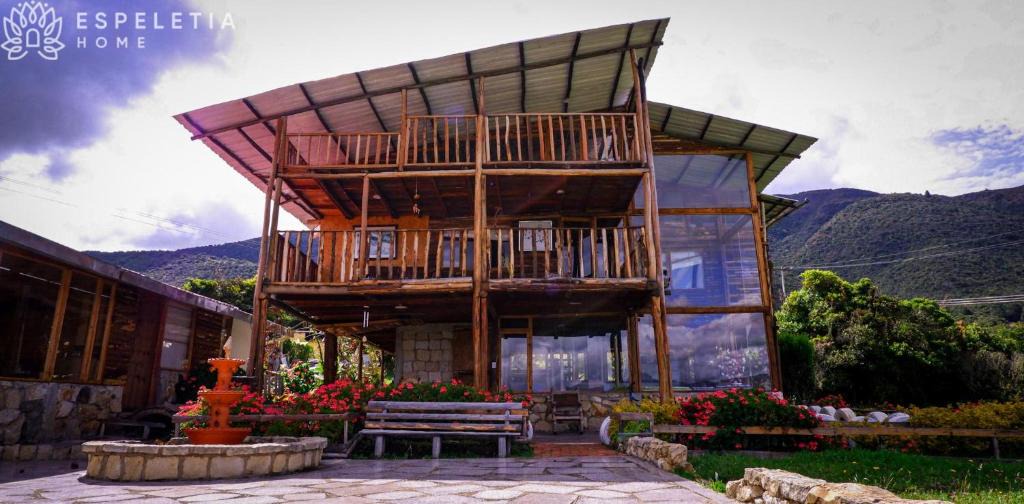 Guasca Ski Chalet | Preciosa Cabaña privada, BBQ, salón de juegos, cine!