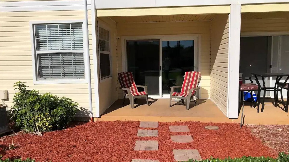 Ocean Side Village Condo | Precious Condo, 3 Blocks to Beach. Happy Place!