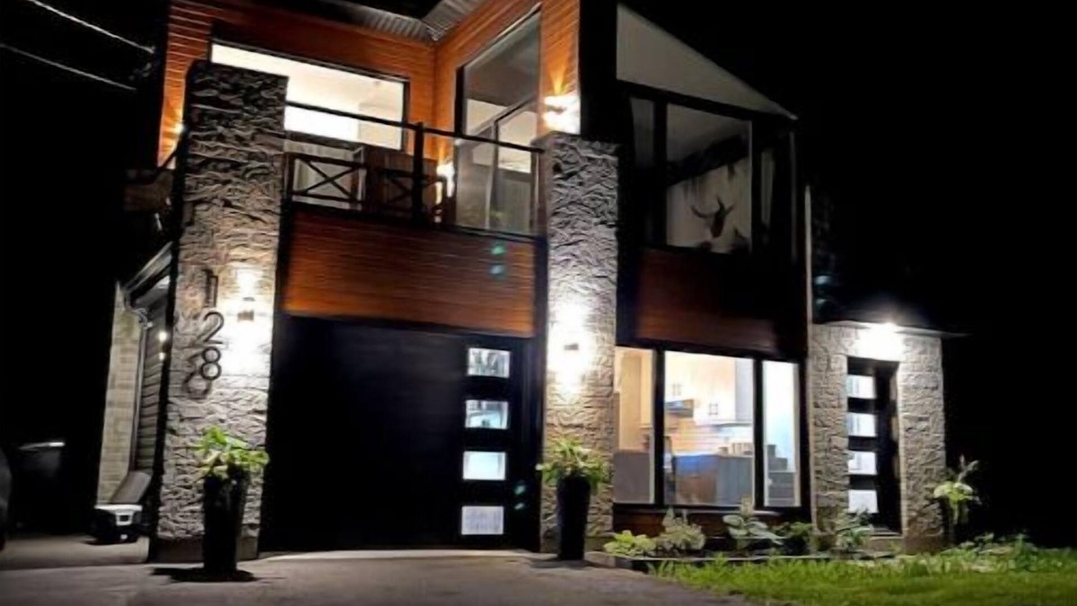 Saint-Alphonse-de-Granby House | Precious House with spa! Accepted animals.