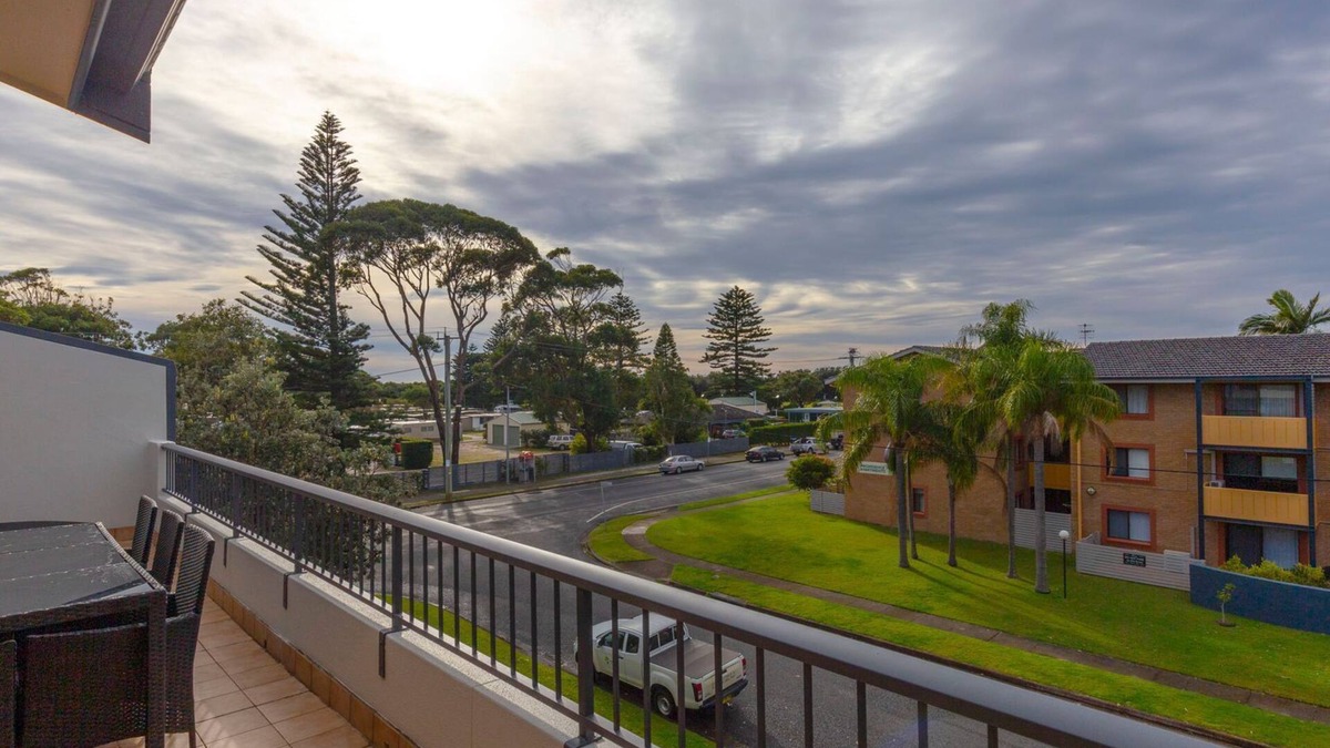 Hawks Nest House | Prelude Penthouse – stroll to the beach