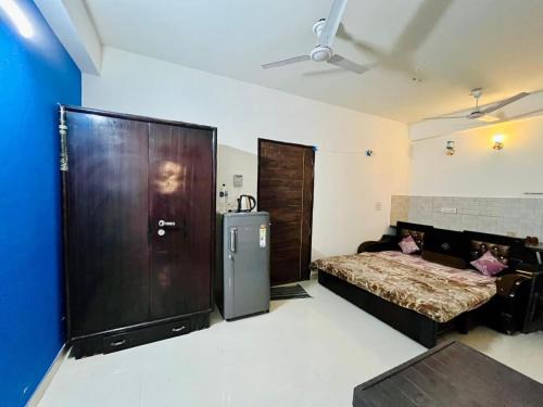 Vrindavan Apartment | premanand mharaj marg Vrindavan Dham