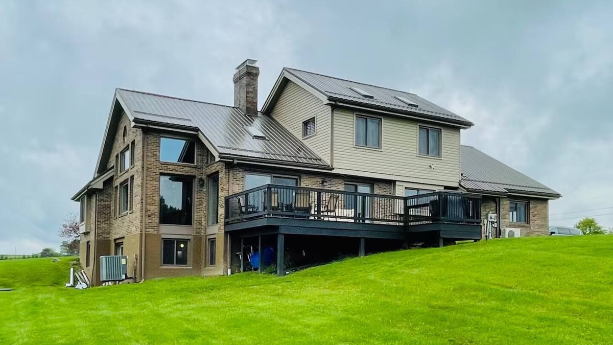 Grove City House | Premier #1 Home Near Grove City & Slippery Rock Univ., Safari, Outlets, Amish