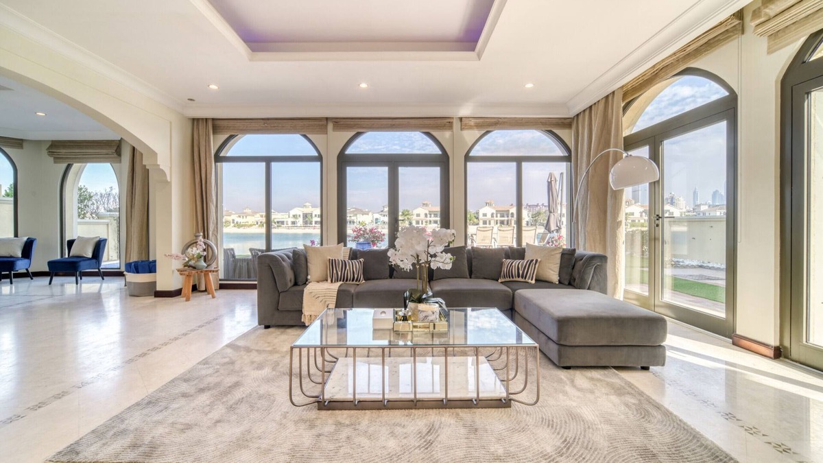 Palm Jumeirah Villa | Premier 6BR Villa with Assistant's Room and Private Pool in Frond E Palm Jumeirah by Deluxe Holiday Homes