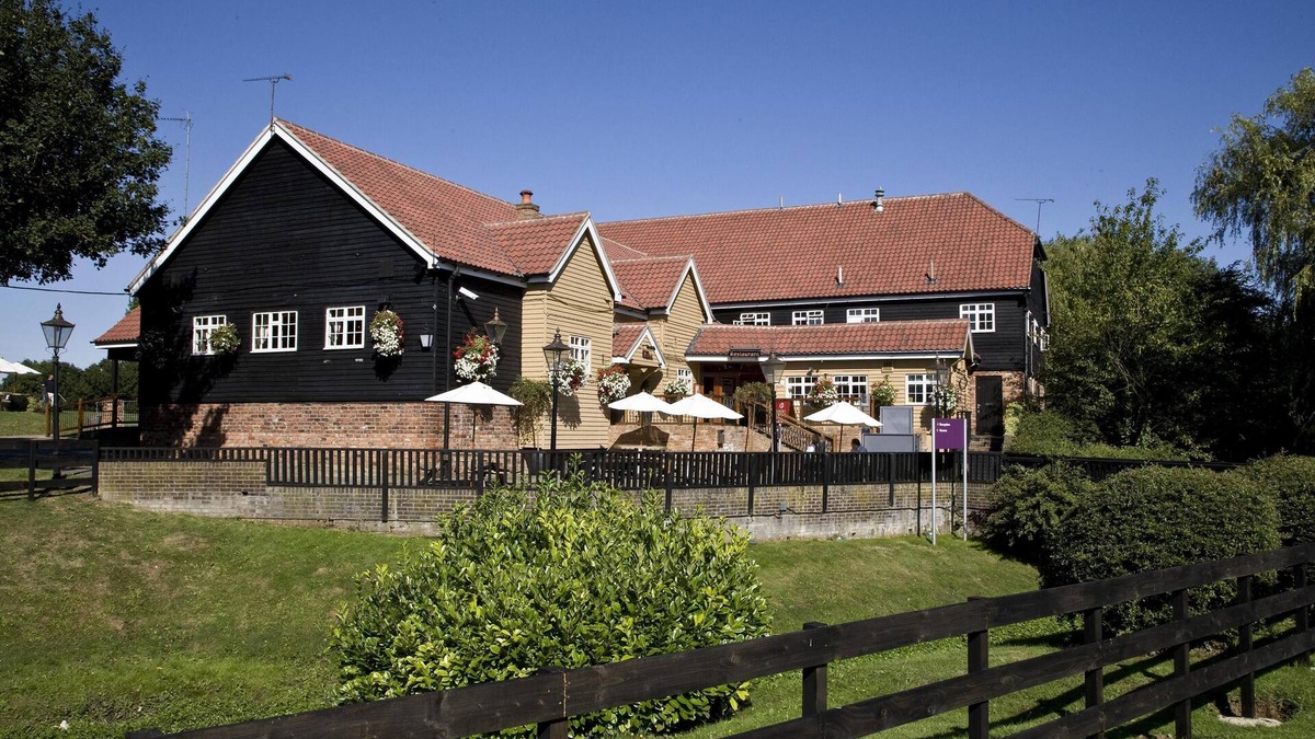 Crays Hill Hotel | Premier Inn Basildon - East Mayne