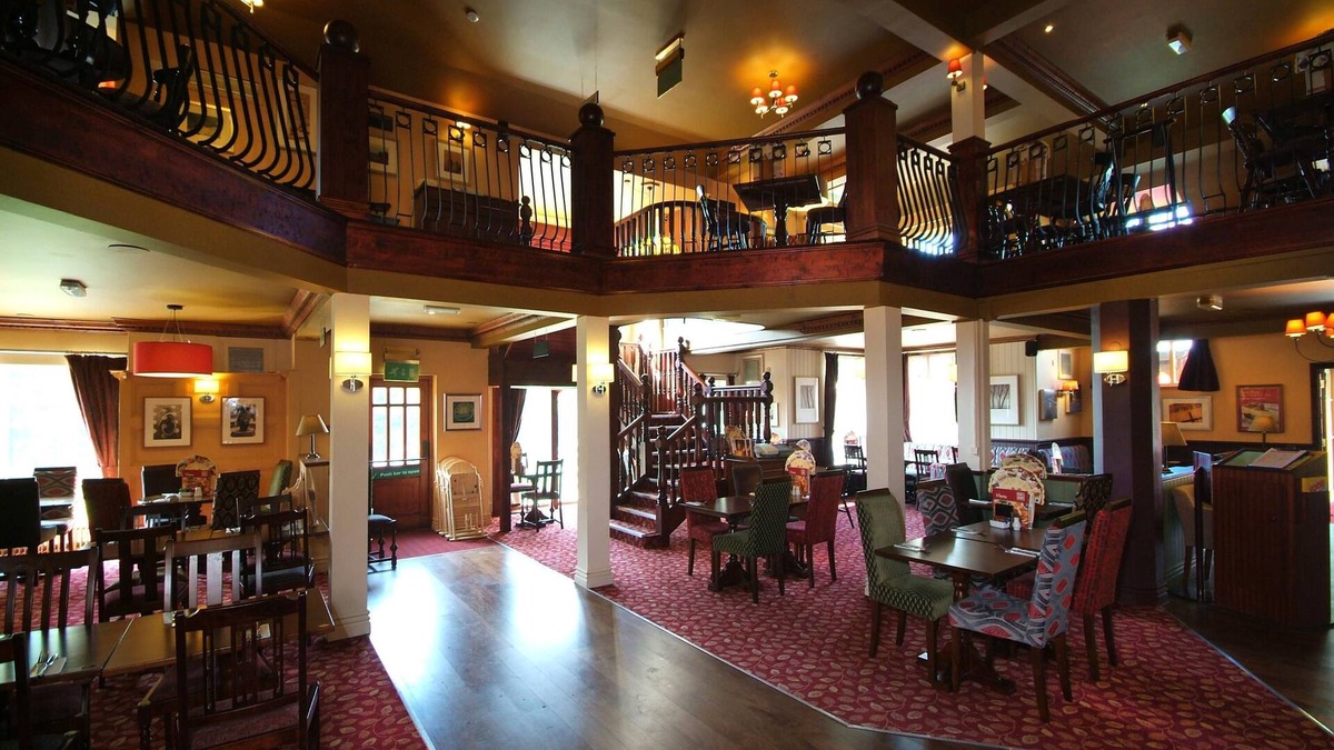 Crays Hill Hotel | Premier Inn Basildon - Festival Park