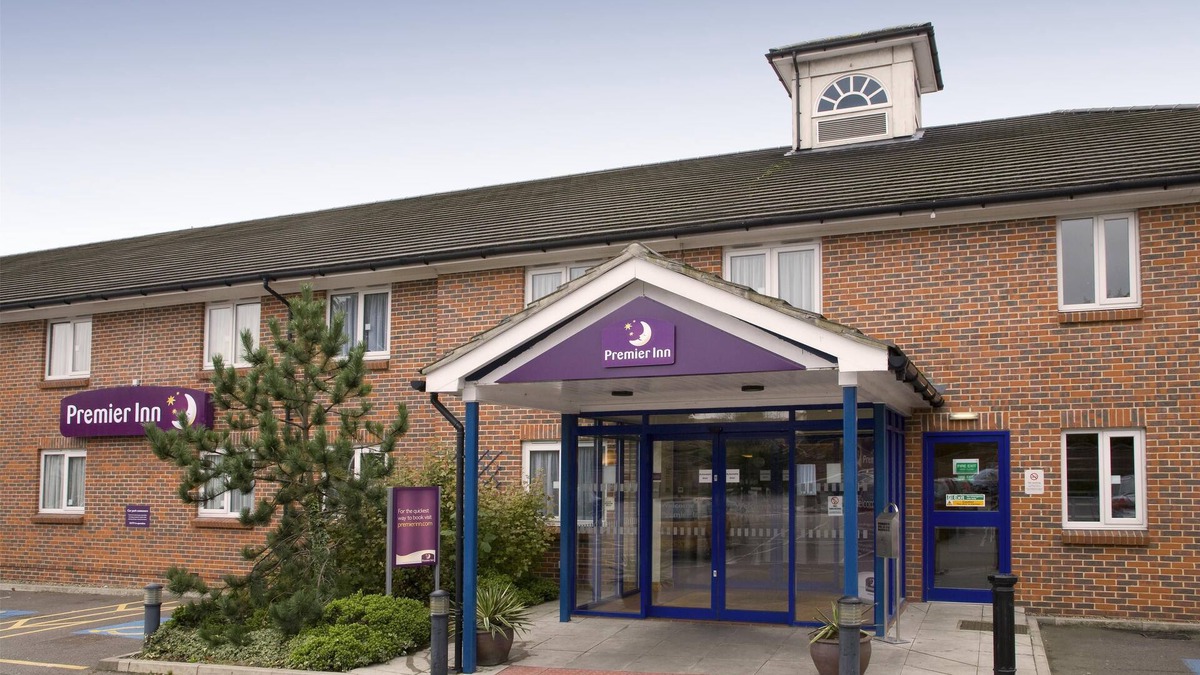Thundersley Hotel | Premier Inn Basildon - Rayleigh