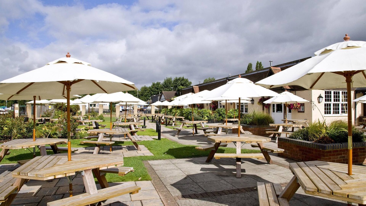 Bedford Hotel | Premier Inn Bedford - Priory Marina