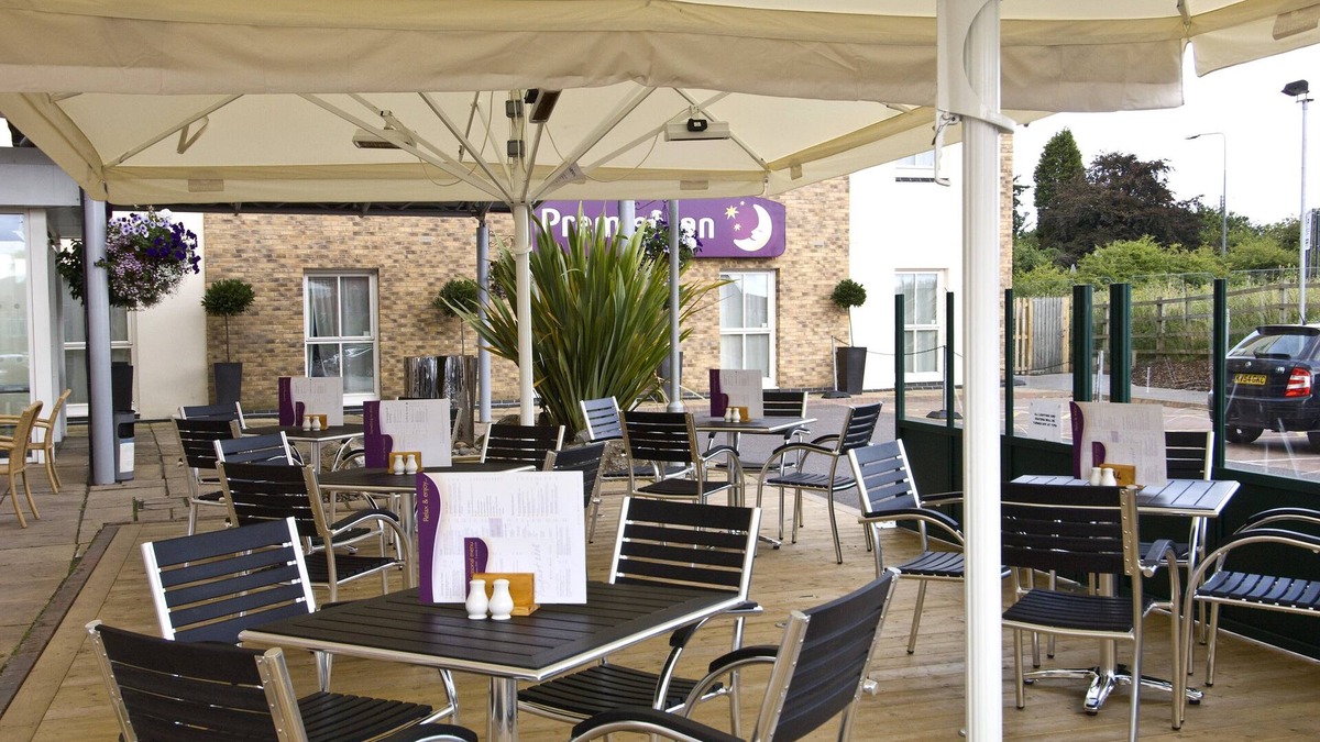 Patchway Hotel | Premier Inn Bristol Cribbs Causeway - M5 J17