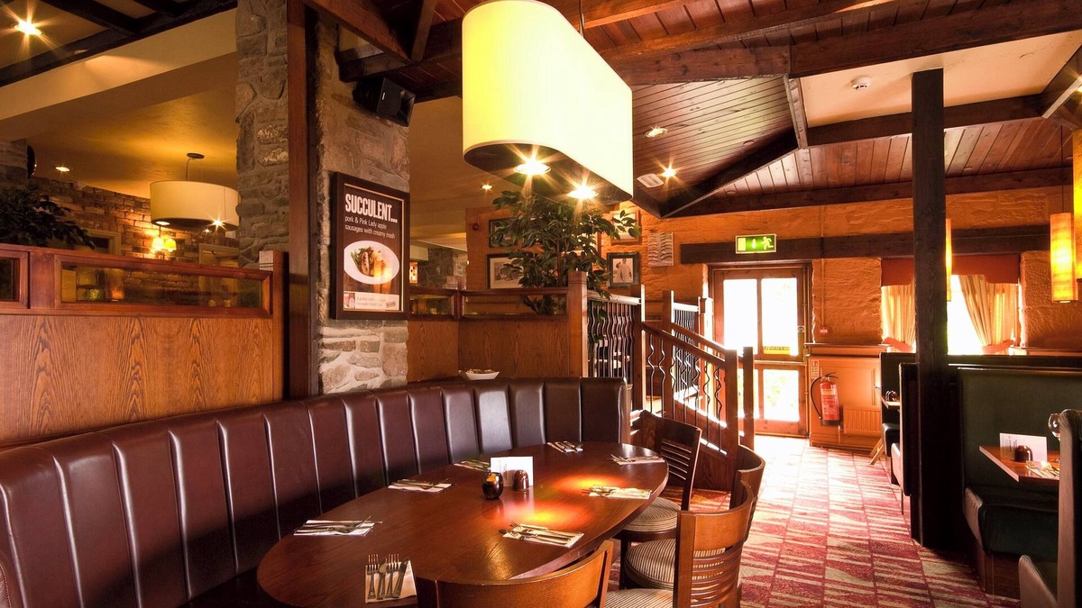 Glenisla Hotel | Premier Inn Dundee West