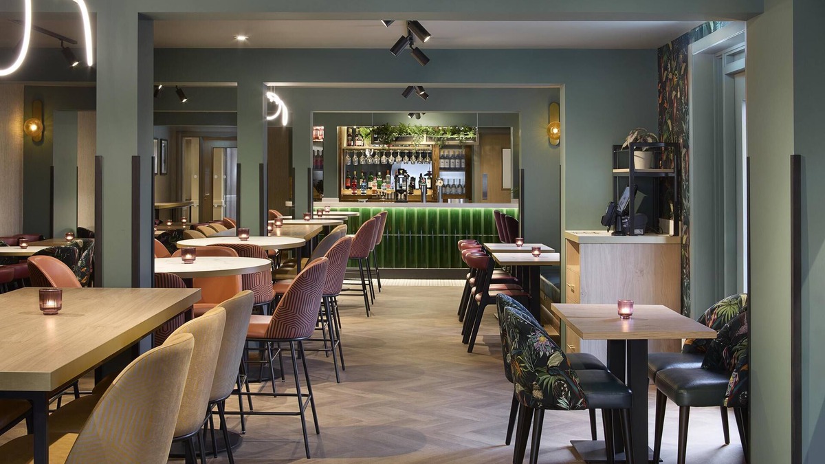 Oldham Hotel | Premier Inn Oldham Central