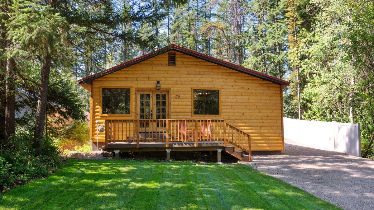 West Glacier Cabin | Premier Location-The Cozy West Glacier Cabin
