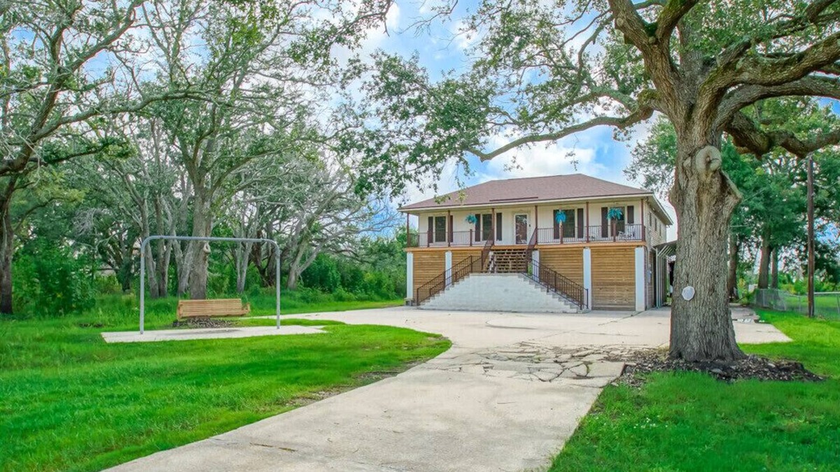 Lafitte House | Premier Lodging for Fishing Charter Guests & Unforgettable New Orleans Vacations