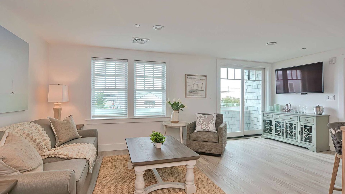 Plymouth Cultural District Apartment | Premier Ocean View Corner Condo (875S.F.)