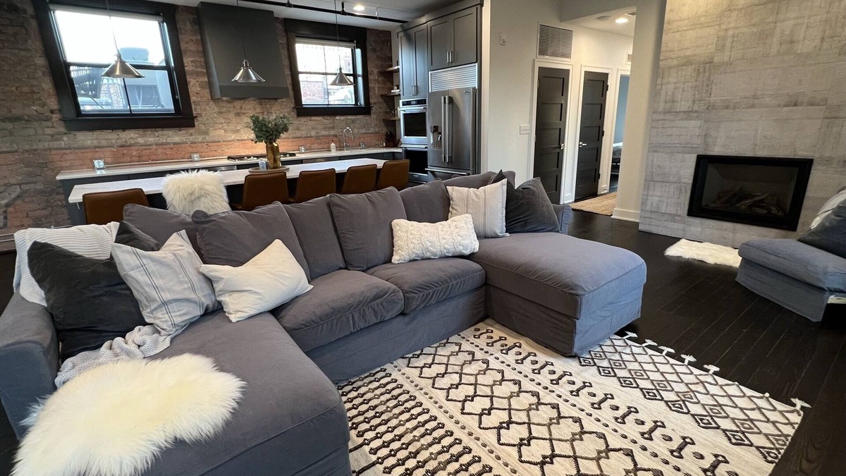 Lincoln Condo | Premier penthouse w Private Rooftop near Memorial Stadium & Pinnacle Arena!