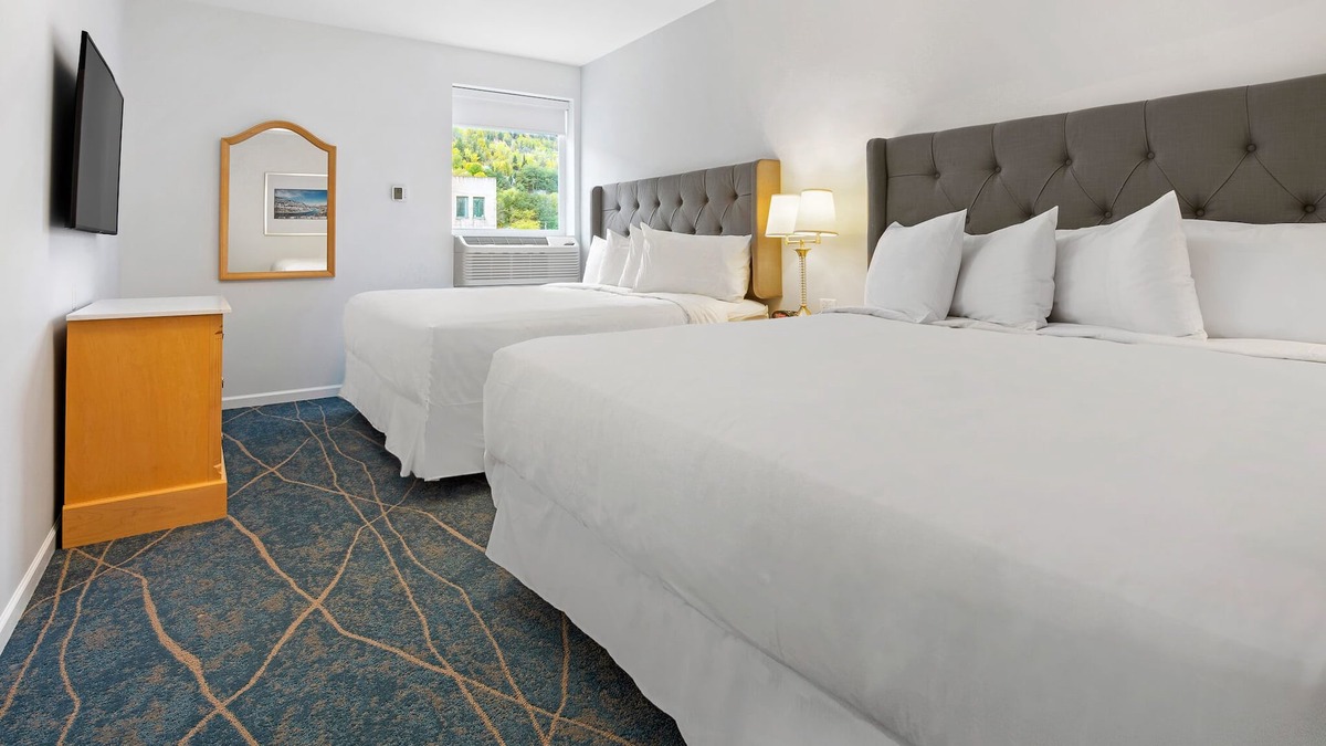 Trail Apartment | Premier Riverside Double King Room - Suite with Kitchen