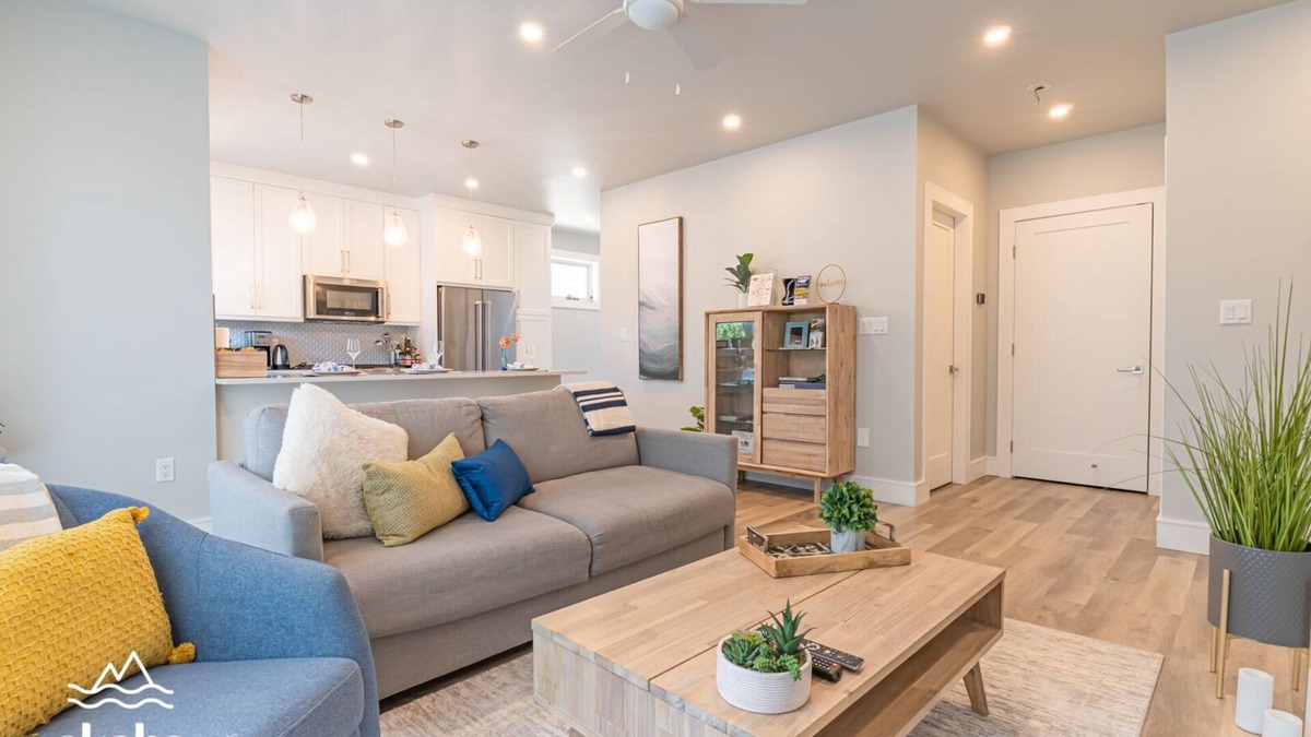 Okanagan-Similkameen Condo | Premier Vacation Home steps to Skaha Lake