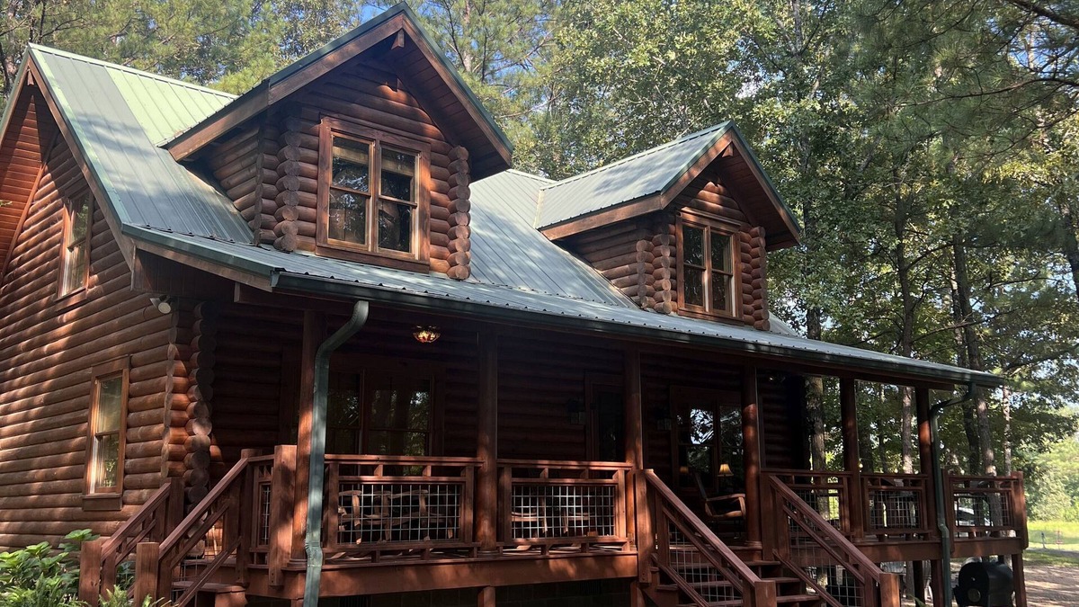 Elrod Cabin | Premiere Family Getaway Cabin Near UA and MSU: Wood Haven Retreat and Farm