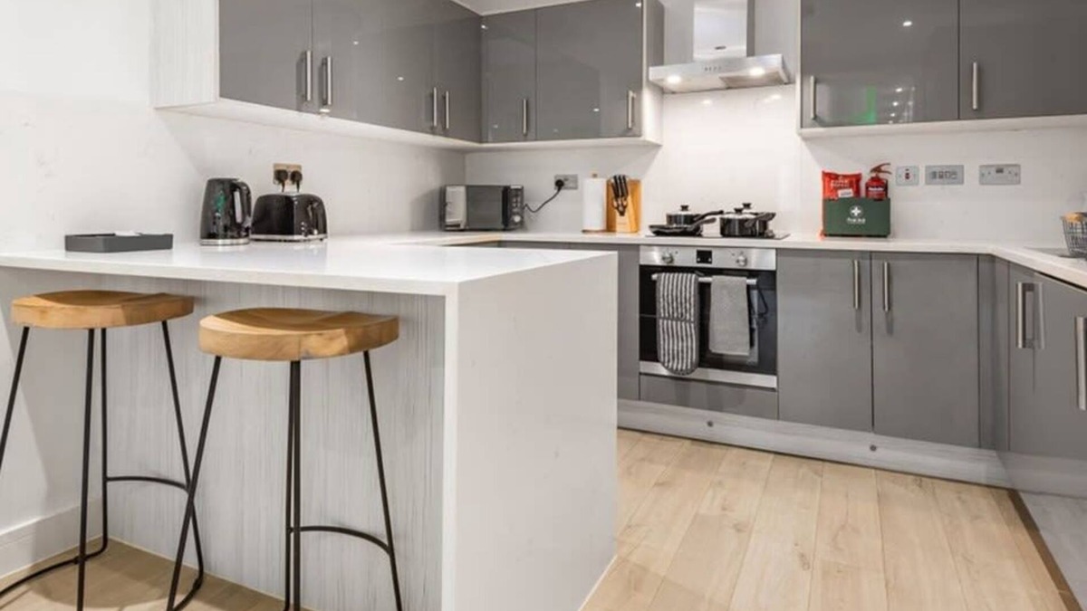 Rushmoor District Apartment | Premium 1 bed 1 bath APT in Aldershot, Parking