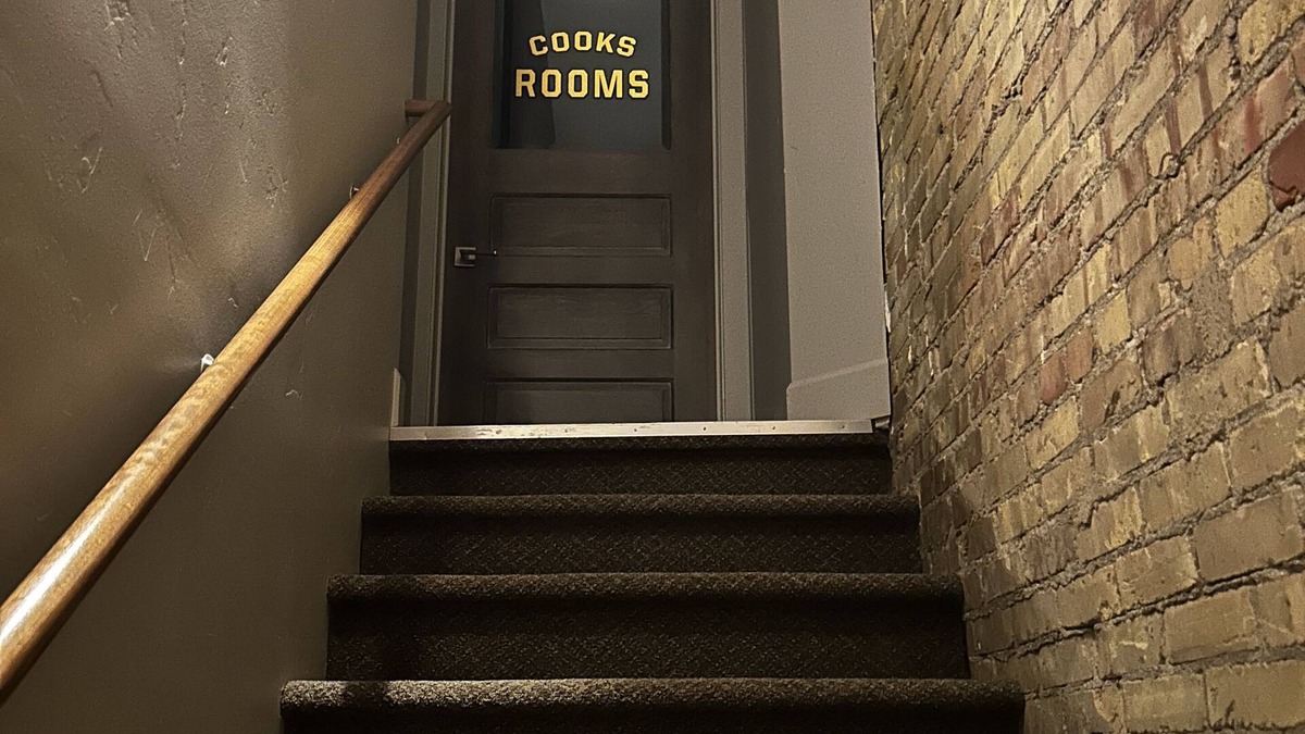 Burley Apartment | Premium 2-bedroom deluxe luxury suite above a private speakeasy