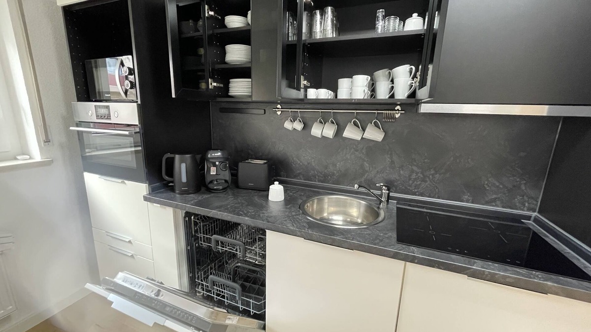 Ulm Apartment | Premium Apartment 90sqm 3 rooms billiard, kitchen, balcony Smart TV