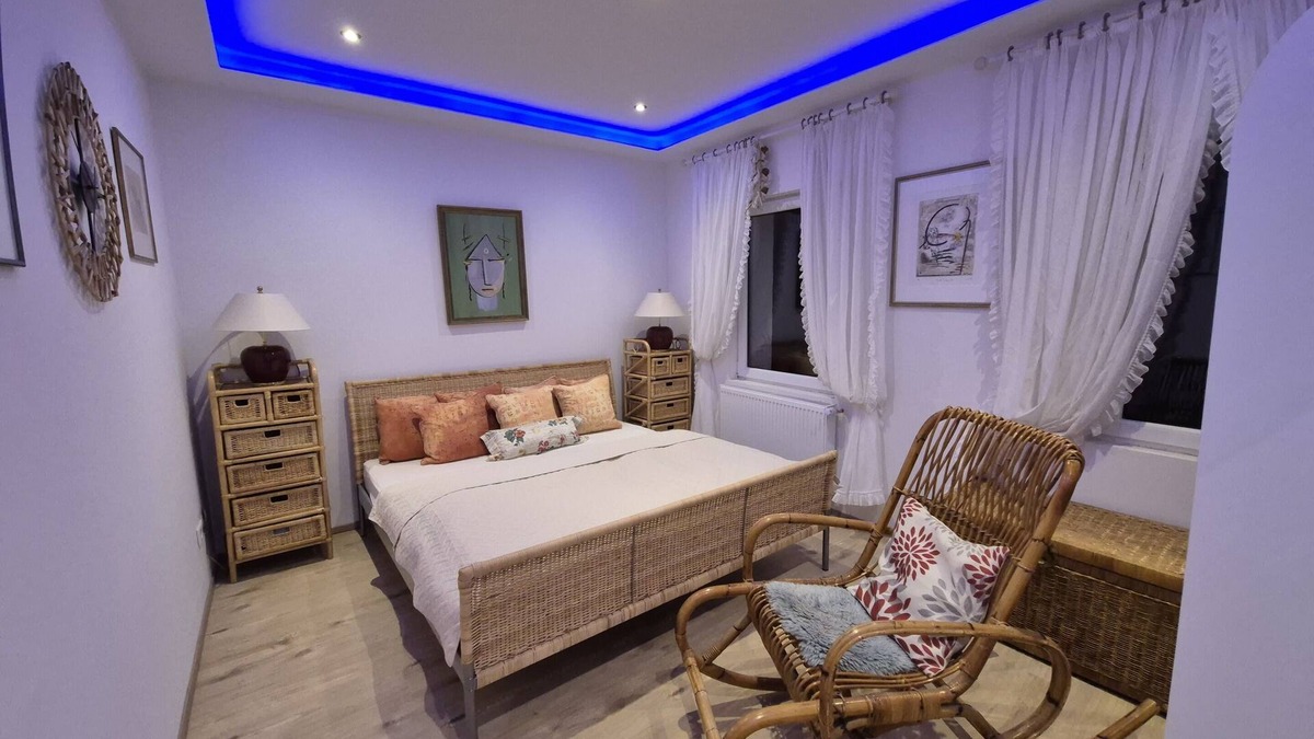Elberfeld-Mitte Apartment | Premium Apartment with Artistic Flair