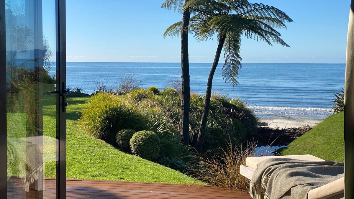 Parapara Villa | Premium Beachfront Villa- Adrift in Golden Bay (adults only)