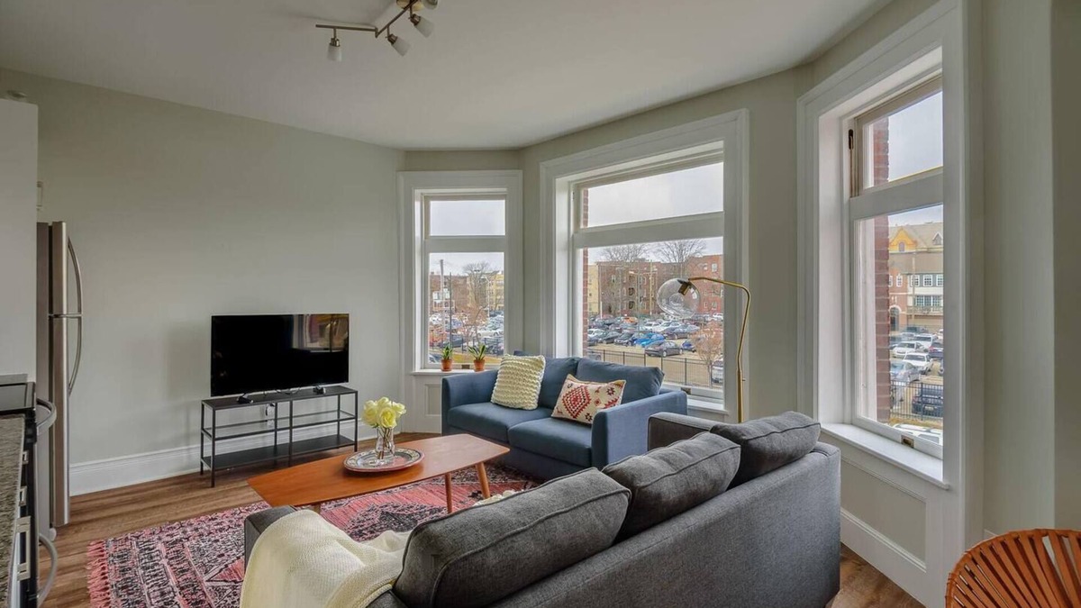 Midtown Apartment | Premium Bi-level Apartment in Heart of Midtown!