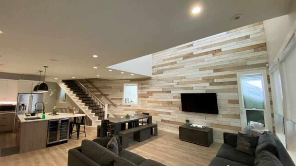 Hemlock Valley Ski Chalet | Premium Chalet w/Hot Tub, Steam Shower, GENERATOR, 6BR 4BA Ski in Ski out