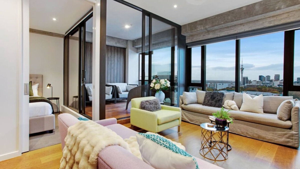 Grafton Apartment | Premium Cityscape Abode w Skytower view & Parking