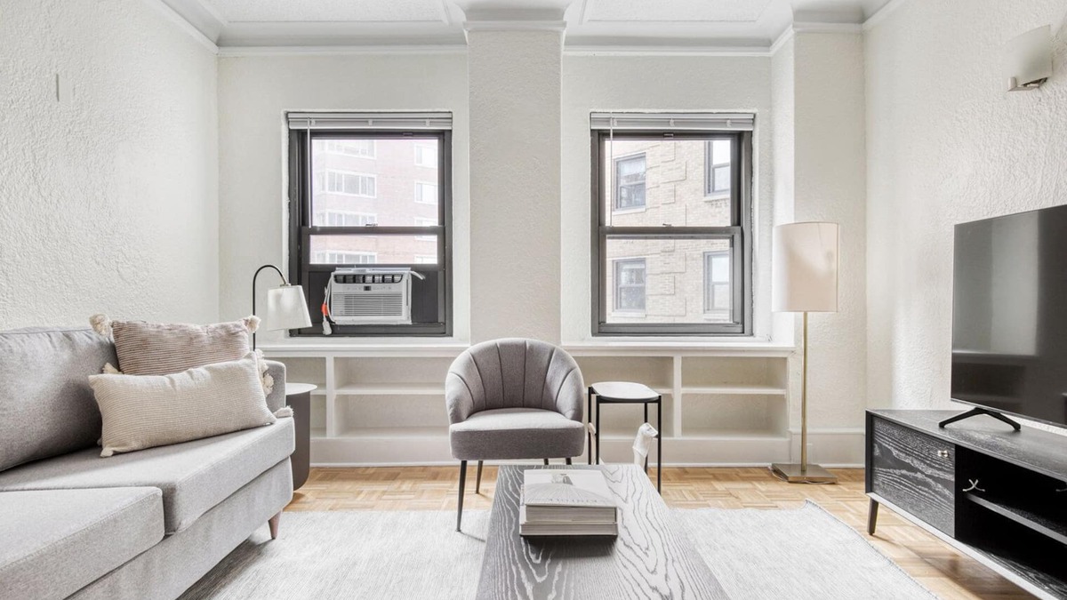 Gold Coast Apartment | Premium Gold Coast 1BR w/Doorman & Gym, 2 blocks to L, by Blueground