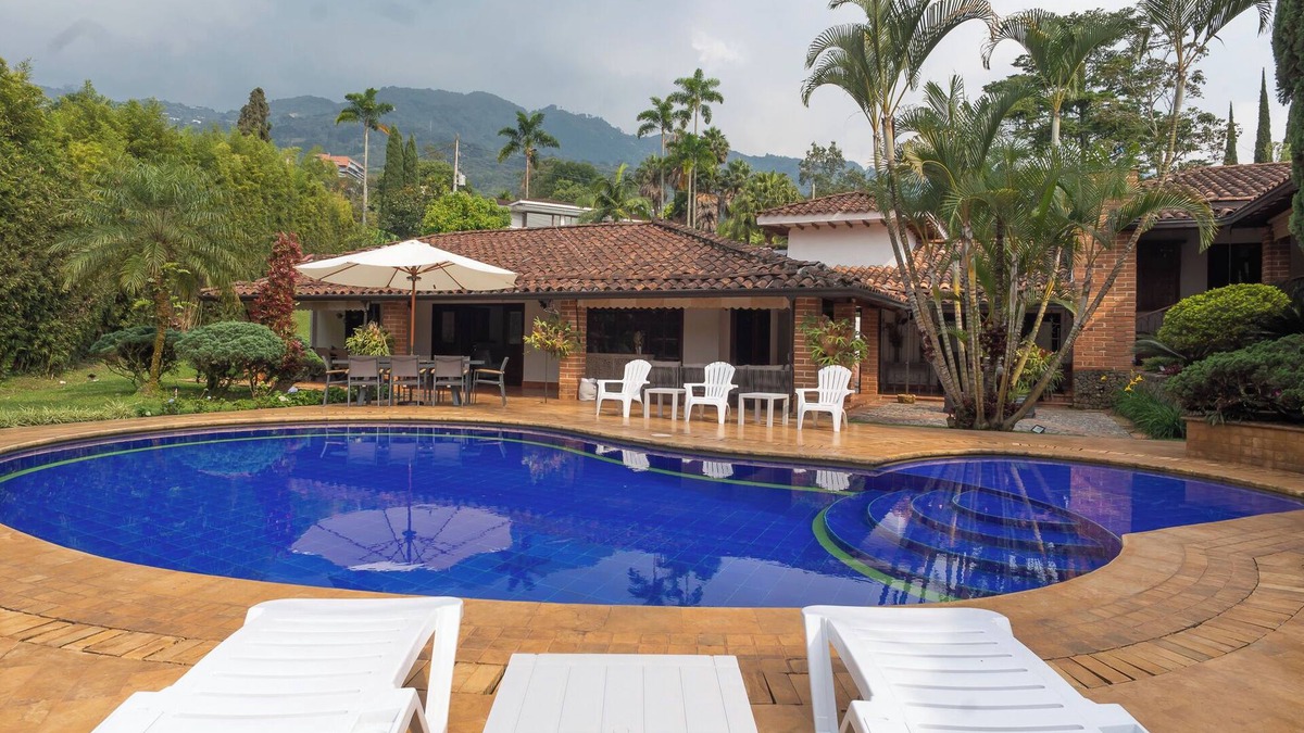 El Poblado House | Premium Mansion in El Poblado w/Nightclub & Maid/Cook, Pool, Sauna, 7 Bedrooms