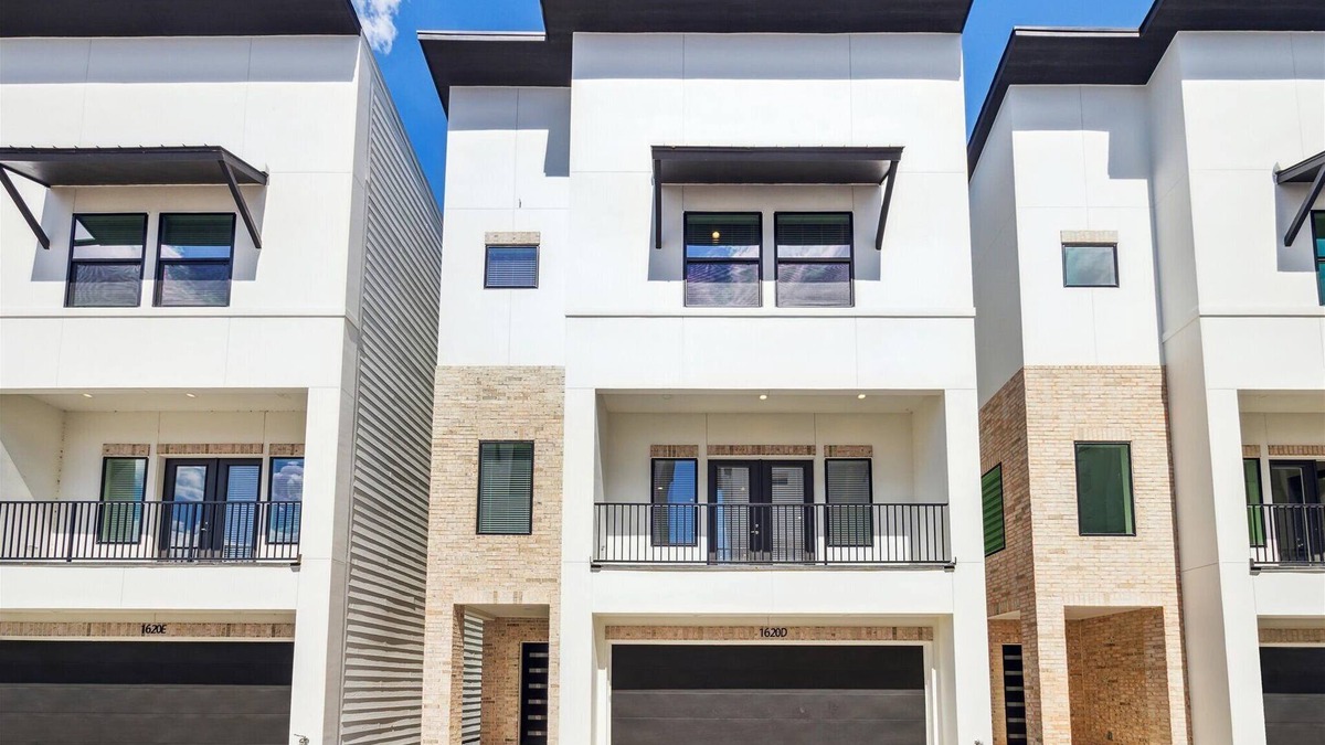 Spring Branch Central House | Premium New Construction 3-bedroom - 15 Min to Downtown