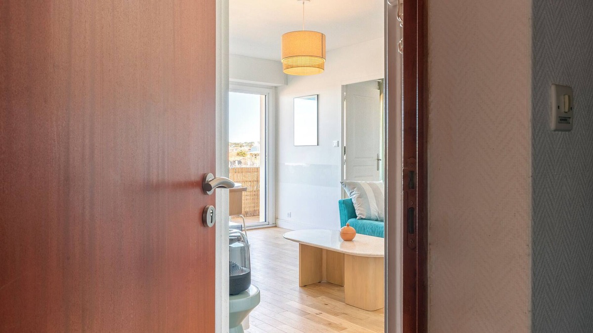 Behobie Apartment | Premium oceanfront apartment. Ideal for couples or small families.