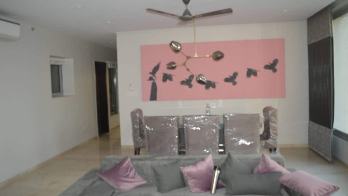 Malad East House | Premium Pool View in Esquire - Oberoi Garden City