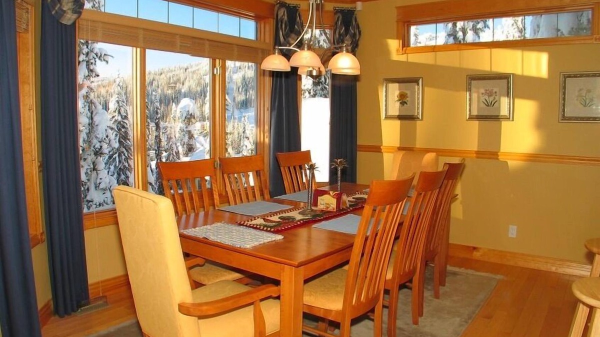 Silver Star Mountain House | Premium Stand-Alone Beauty. Close To Village. Top Quality