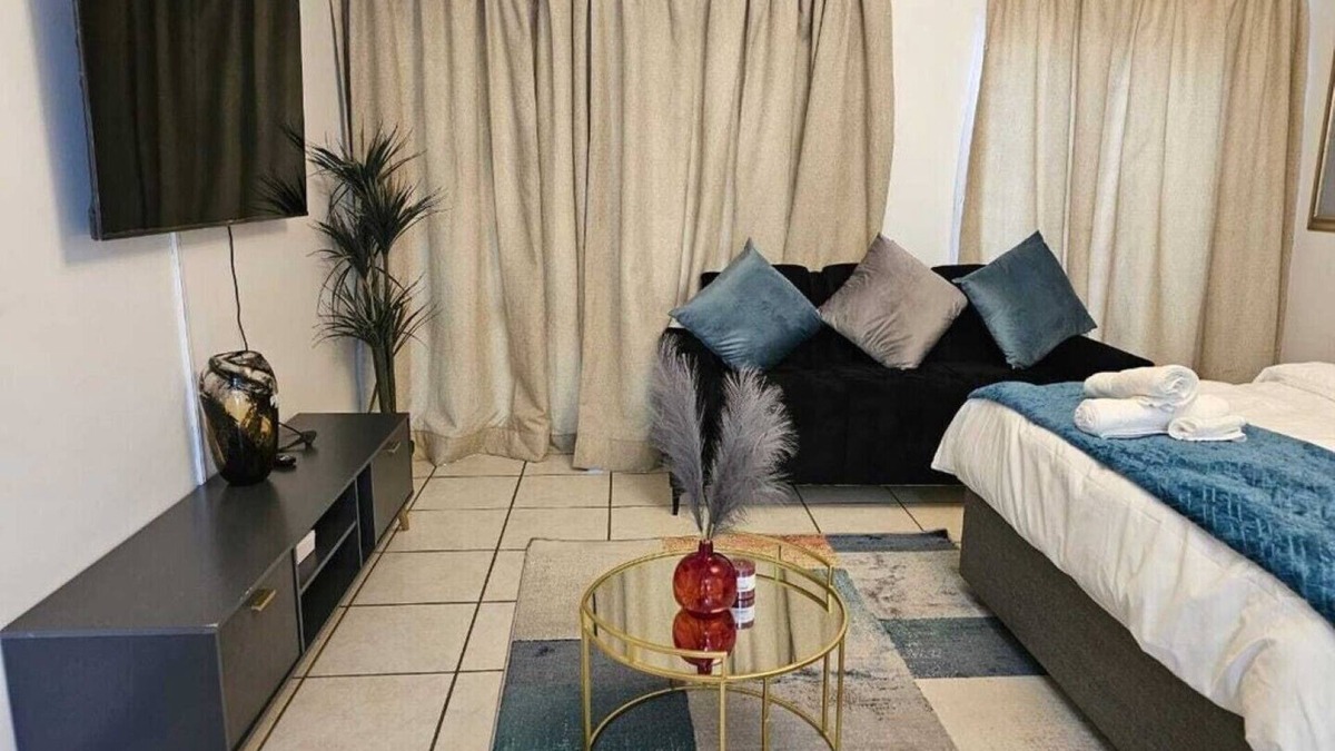 Lone Hill Apartment | Premium Studio Apartment In The Fabulous Lonehill/fourways, Sandton With WiFi