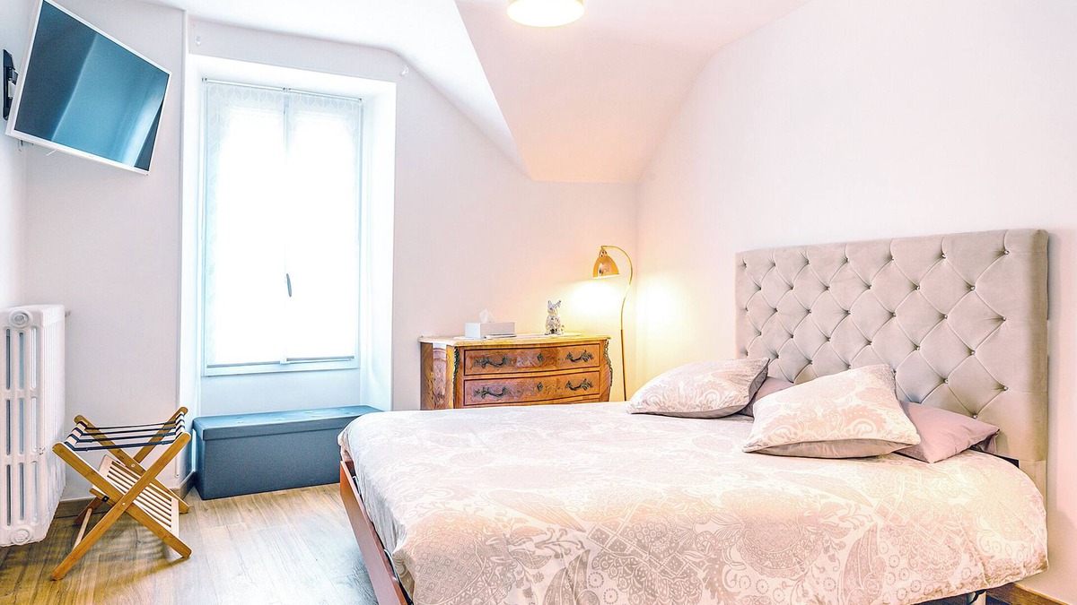Le Mesnil-sur-Oger Apartment | Premium Suite "Le First" with relaxation area and sauna, exterior and vaulted cellar