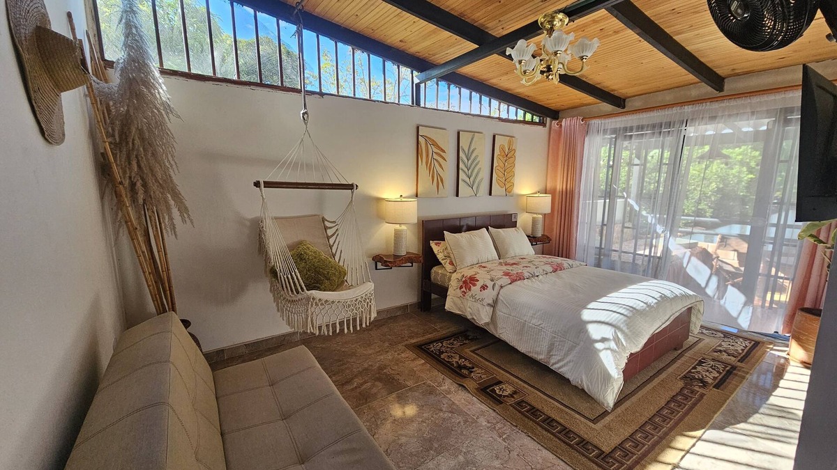Garzon Bed & Breakfast | Premium Suite - Living room and exclusive area on the balcony