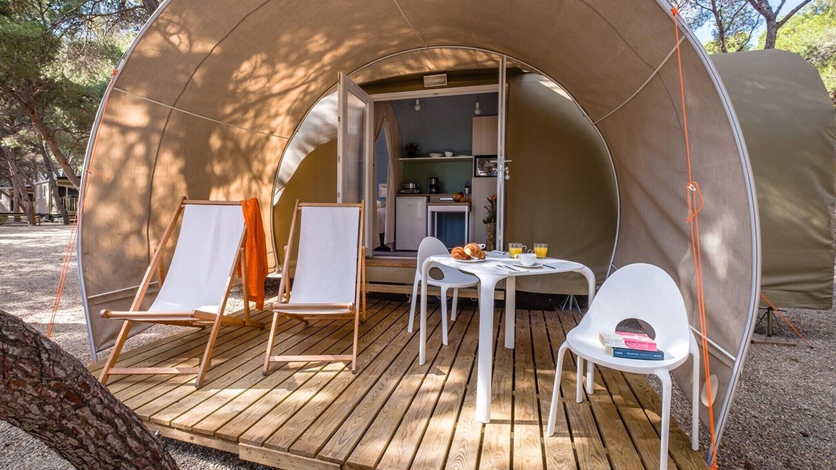 Tamarit House | Premium tent lodge for family