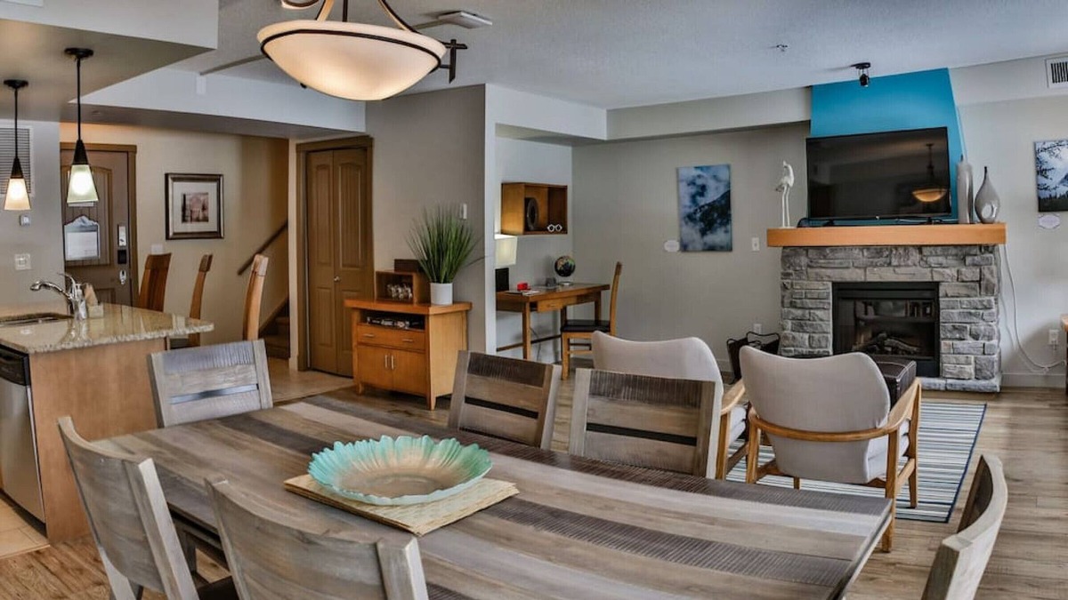 Copperstone Resort Apartment | PremiumStayz 2214 Canmore Modern Suite
