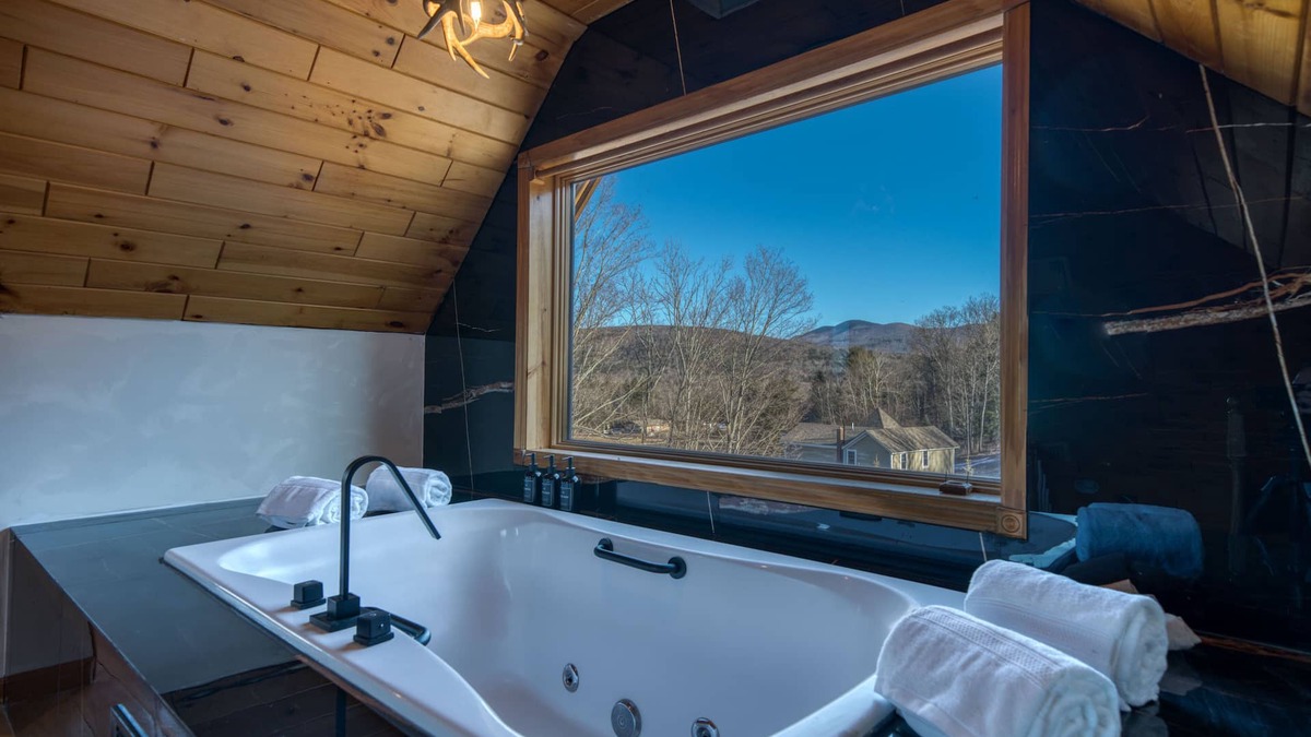Hensonville Condo | PRESIDENTIAL DUPLEX SUITE WITH HOT TUB AND WRANP AROUND BALCONY